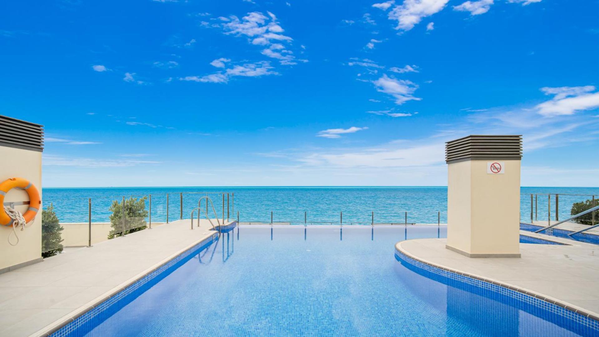 Cosmo Beach With Seaview Between Cancelada And Естепона Екстериор снимка